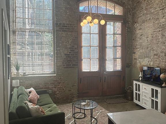 4th image of 920 Poeyfarre St APT 122