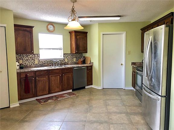 3rd image of 6873 Maywood Cir