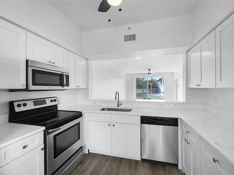 3250 Cypress Glen Way #402 — Photo 2