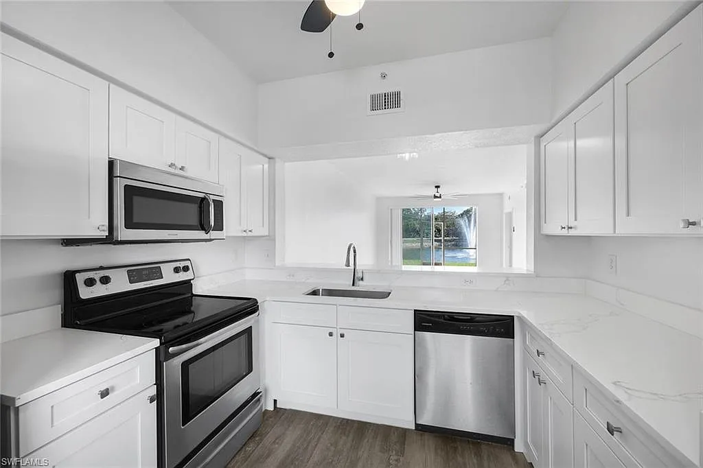 Building Photo - 3250 Cypress Glen Way #402