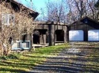 31 Plumb Rd, Whitingham, VT 05361