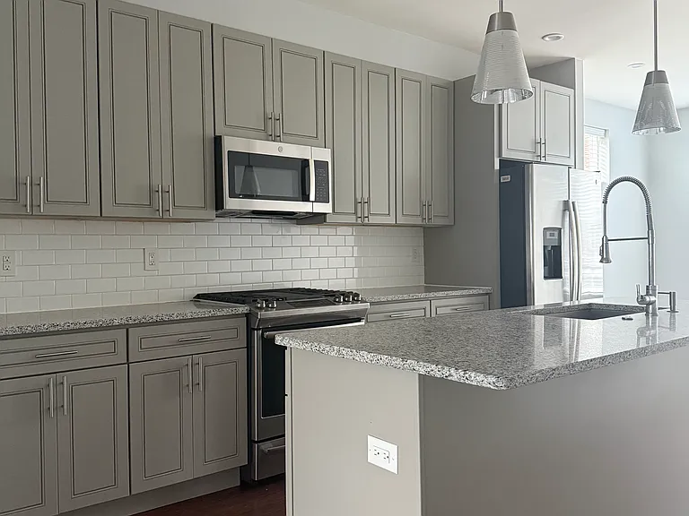 1908 E Letterly St #1 — Photo 1