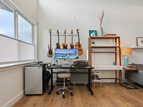 5th image of 4001 Red River St #4