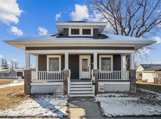 708 E 9th St, Vinton, IA 52349