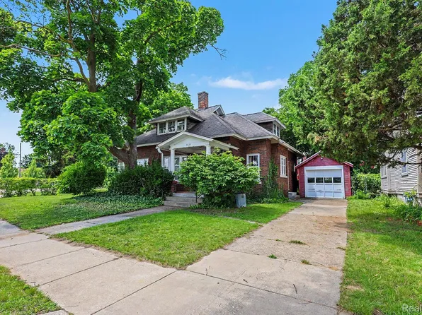 1327 Jefferson St, Muskegon, MI 49441