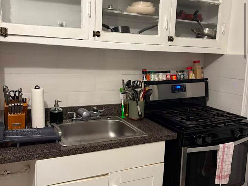 1st image of 19 Hague St APT 2