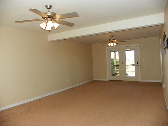 5th image of 445 Windsor Dr