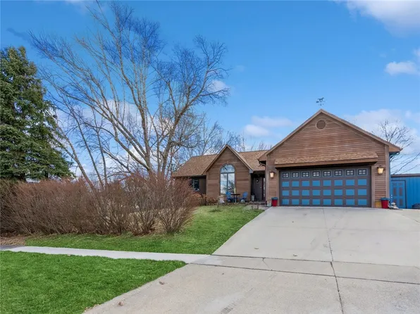 107 Valley Pl, Indianola, IA 50125