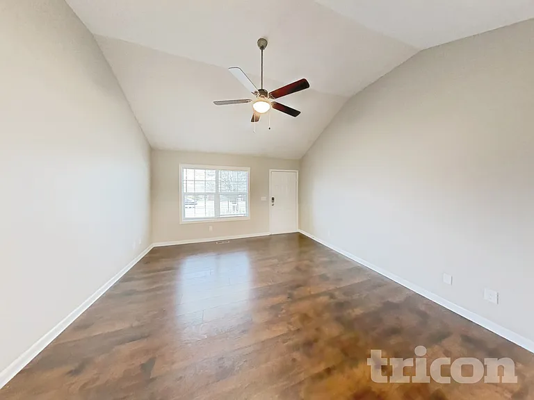 1218 Bolton Dr — Photo 2