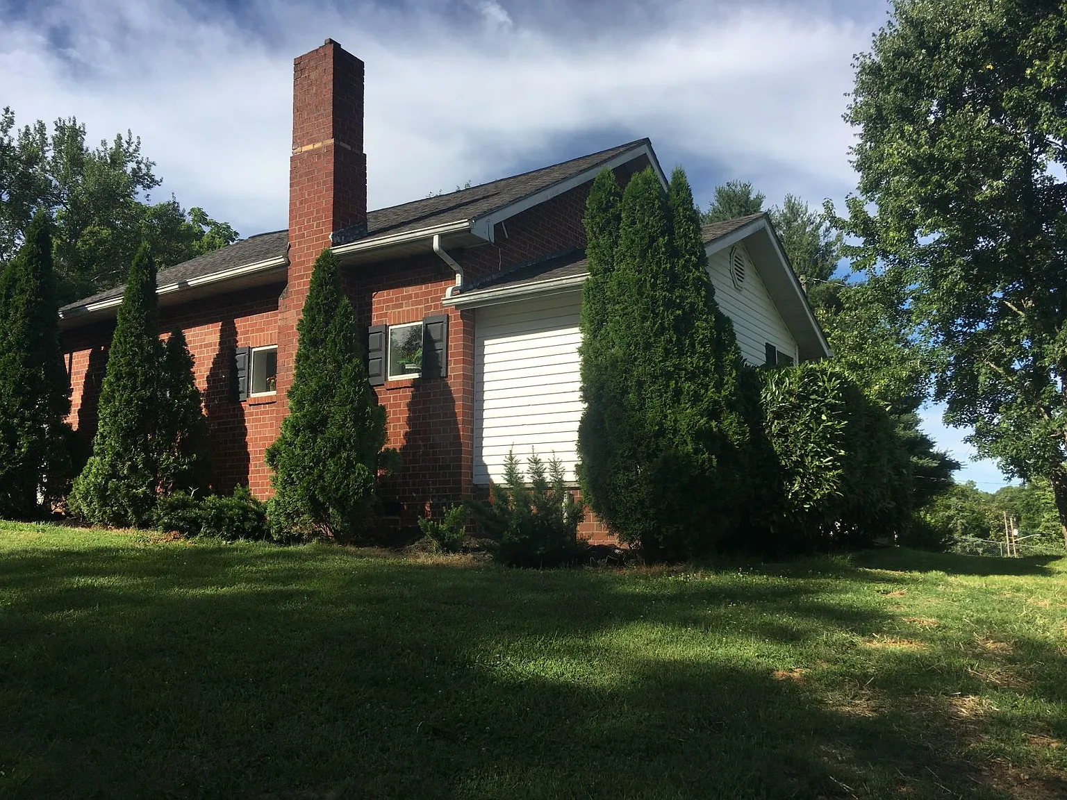 2 bed, 1.5 bath, 1100 sqft, $1,795 — Photo 2