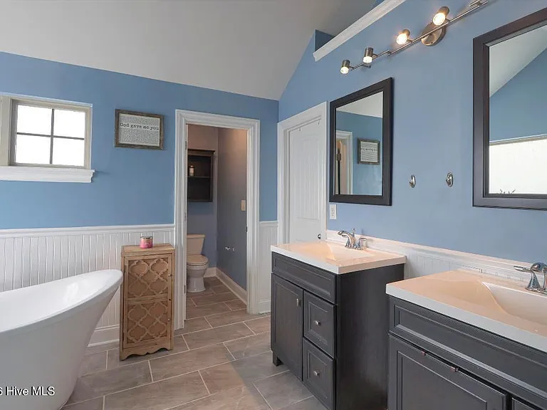 1421 Dooley Ln — Photo 23