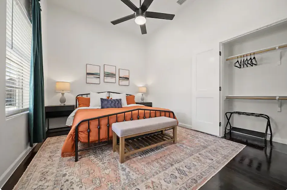2 bed, 850 sqft, $1,900 — Photo 3