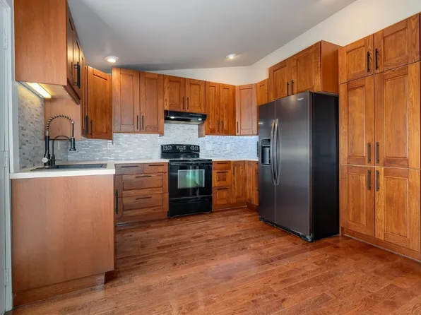 411 E North St, Dwight, IL 60420
