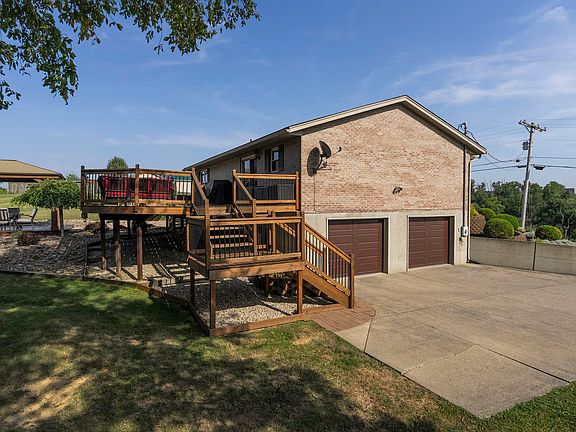 3rd image of 245 Summer Dr
