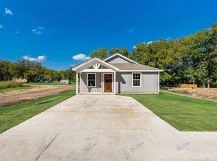 609 E 1st, Bonham, TX 75418