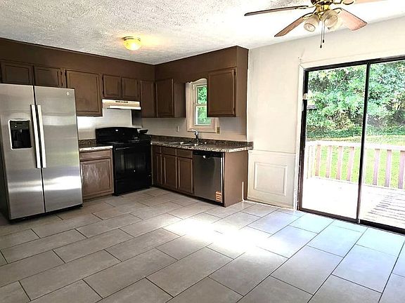 2nd image of 805 Arbor Hill Dr