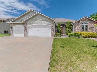 1020 Mill Valley Cir, Manhattan, KS 66503