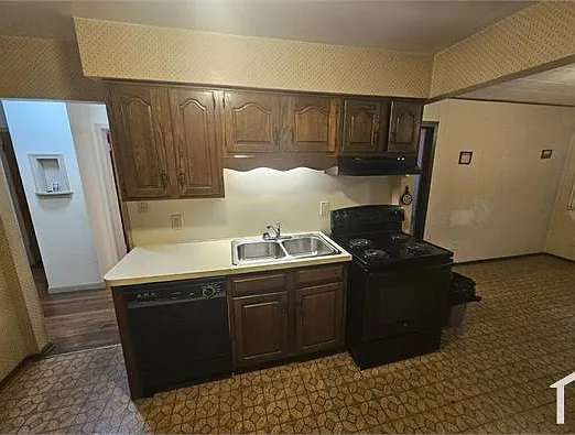 22803 Sharrow Ave — Photo 3
