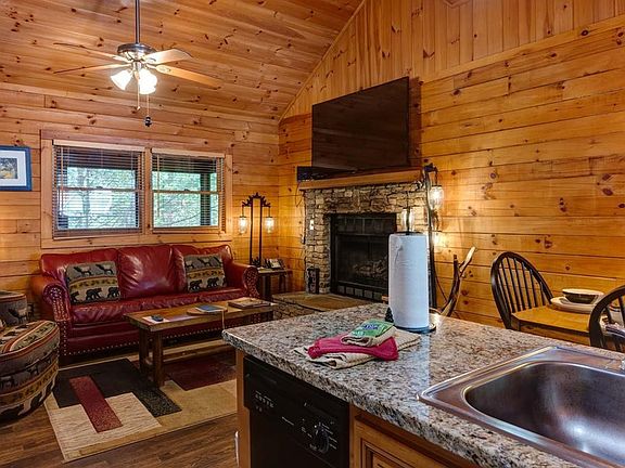 4th image of 616 Walnut Way #4023