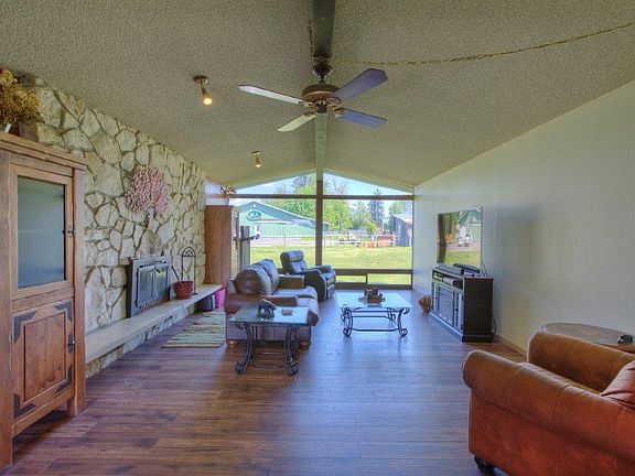 4th image of 21600 SE 400th St