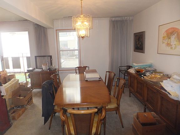 4th image of 8210 Elmwood St #202