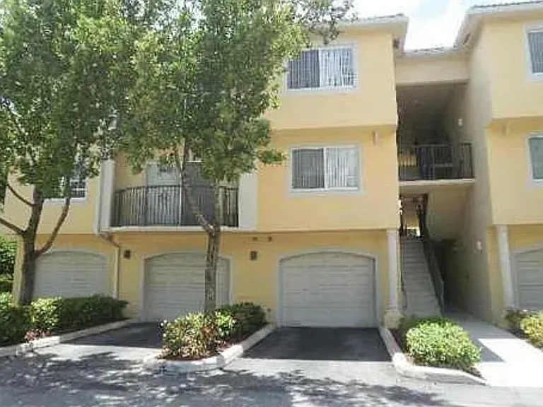 500 Crestwood Ct N #517 — Photo 1