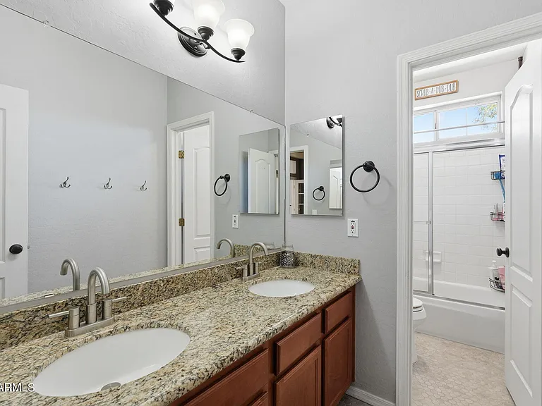 2575 E Drake St — Photo 29