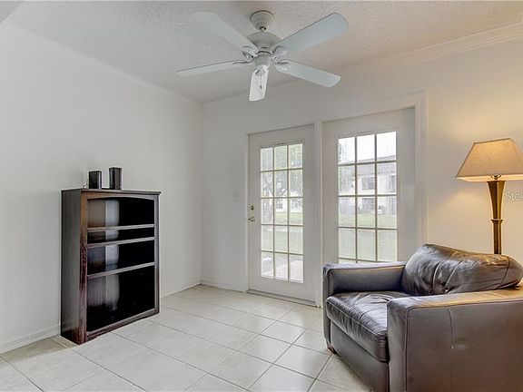 4th image of 2467 Kingfisher Ln #102-H