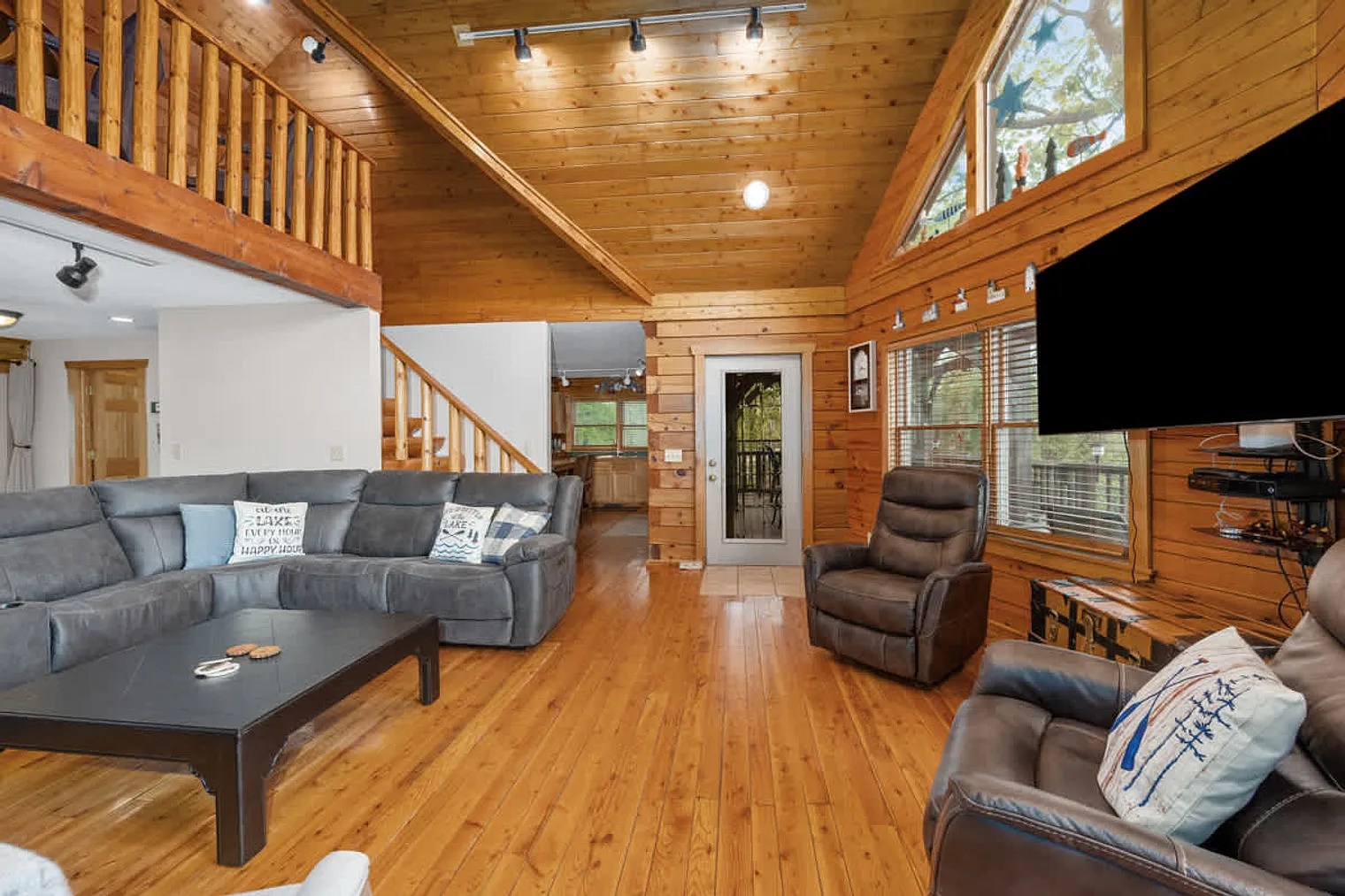 5 bed, 4.0 bath, 2594 sqft, $4,554 — Photo 1