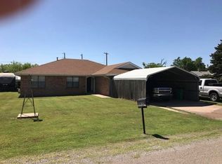 812 Walker Ave, Lone Wolf, OK 73655