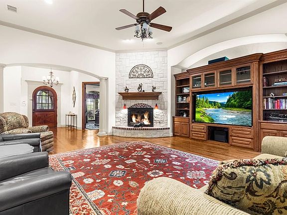 3rd image of 4491 Lake Breeze Dr