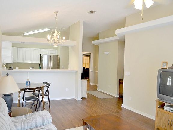 3rd image of 350 Hilburn Pl