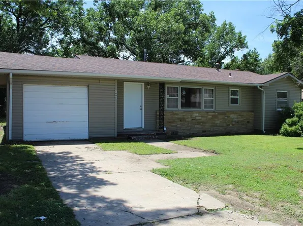 2005 W 5th St, Coffeyville, KS 67337
