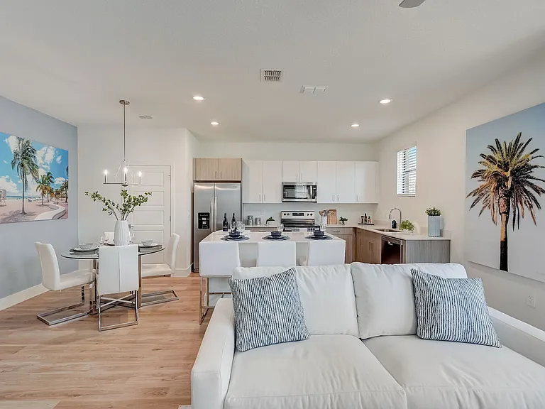 Stellar at Masters Avenue — Photo 10