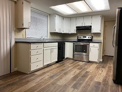 2nd image of 605 11th St NE