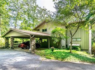 8 Cedarbrook Dr, Hendersonville, NC 28739