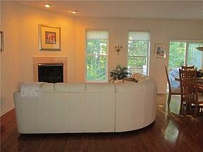 5th image of 14 Cambridge Cir