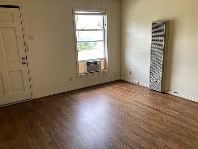 1st image of 433 Carver St APT A