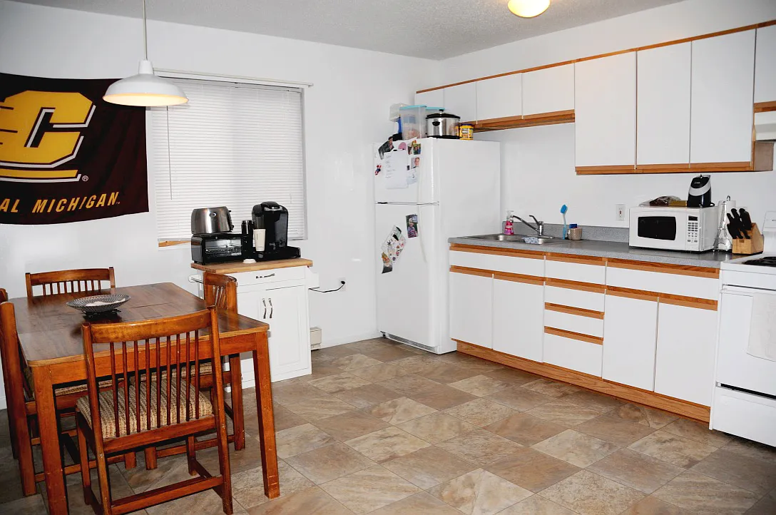 Jamestown Apartments — Photo 1
