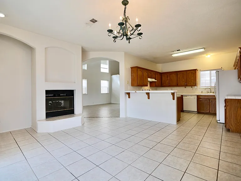 7436 Peregrine Rd NE — Photo 5