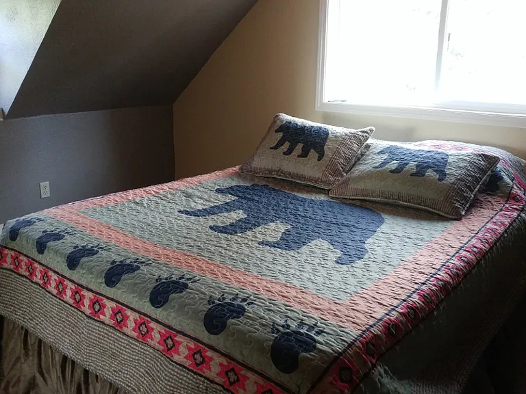 Upstairs bedroom - Queen bed included