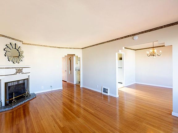 4th image of 2206 33rd Ave