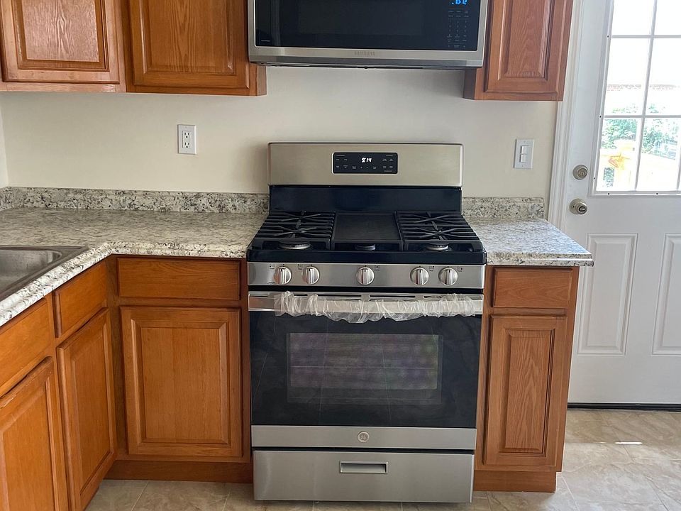 1st image of 148 Alexander St #1