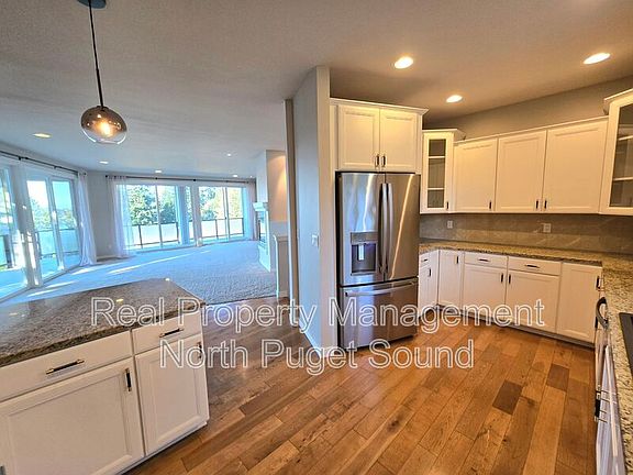 4th image of 11017 18th St NE