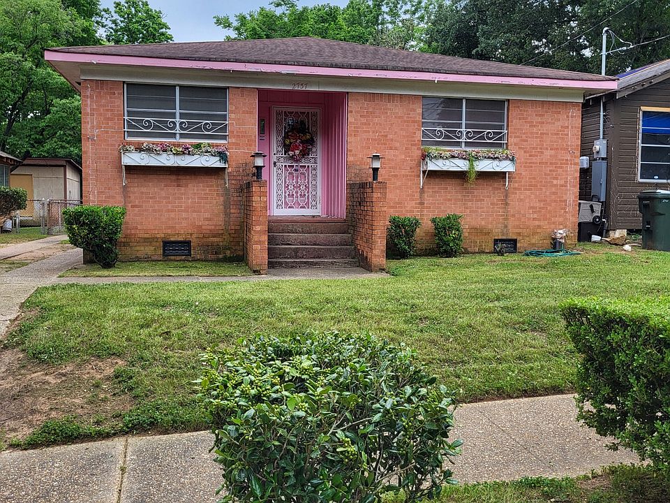 2nd image of 2737 Ashton St