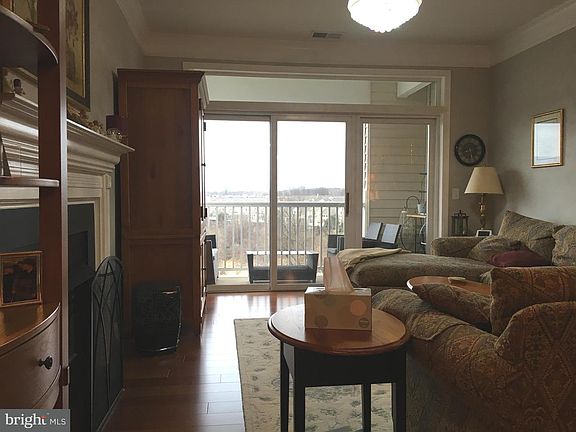 4th image of 2520 Waterside Dr Unit 402