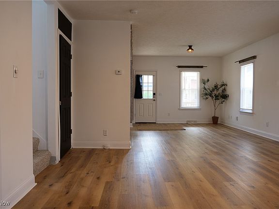 3rd image of 4212 Woburn Ave