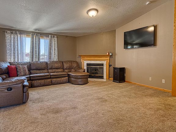 5th image of 400 Sand Creek Cir