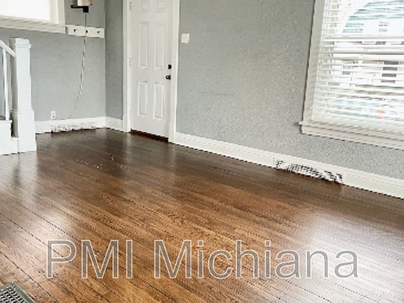 3rd image of 1226 E Madison St