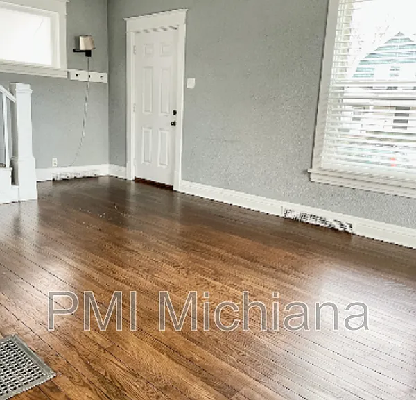 1226 E Madison St — Photo 20